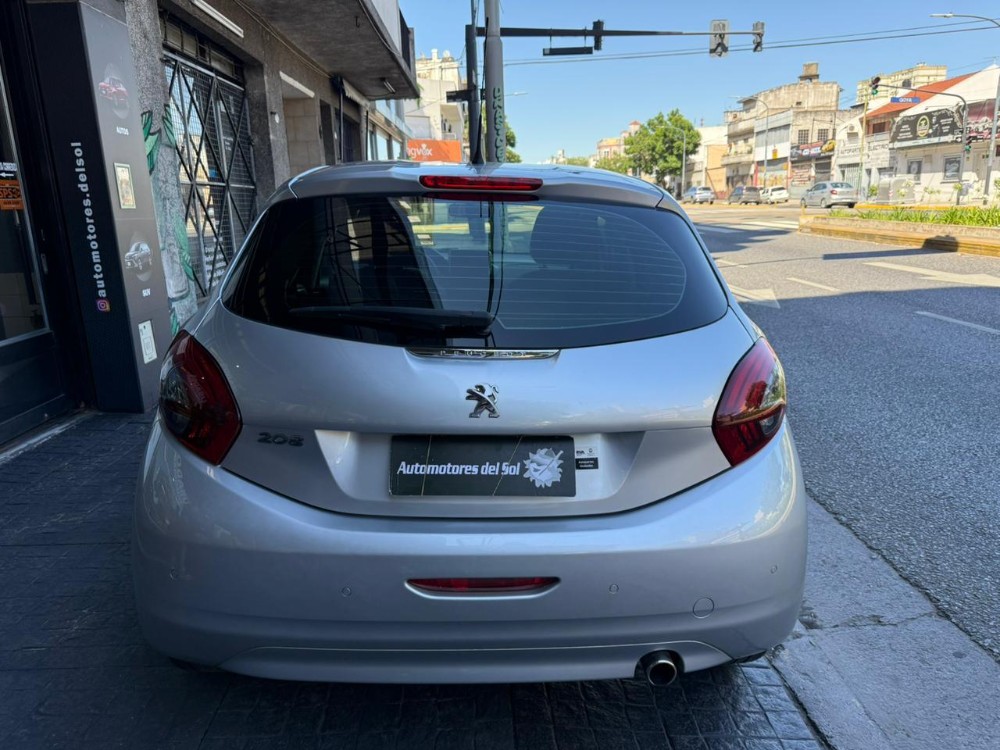 Peugeot 208 Allure — foto 8